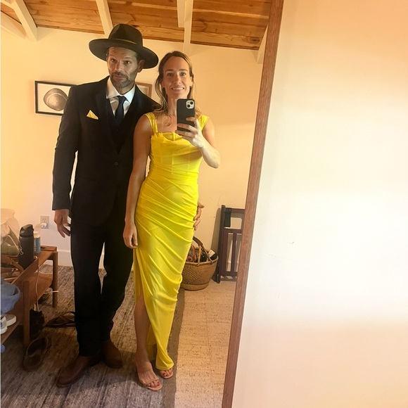 Meet your Posher, Nicole - Picture 3 of 4